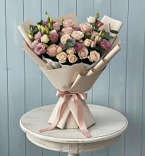 Букет цветов из:  Розы и Лизиантусы в Комсомольском Республика Дагестан