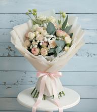 Букет цветов из:  Розы и Лизиантусы в Комсомольском Республика Дагестан