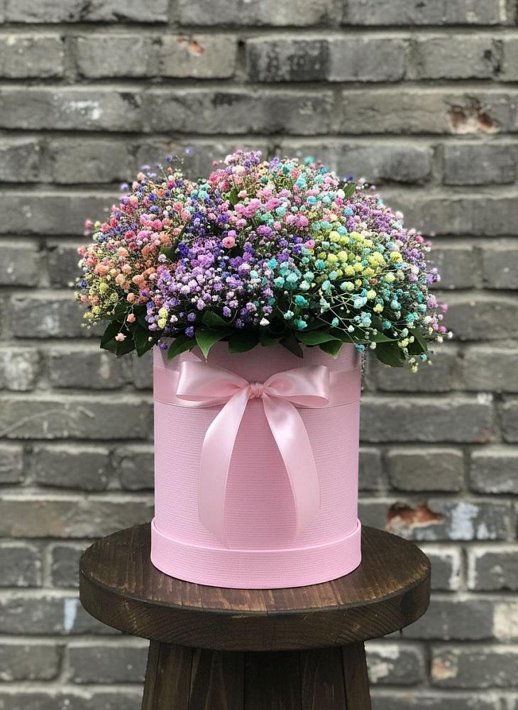 Цветочная композиция из Гипсофила и Розы в шляпной коробке в Комсомольском Республика Дагестан