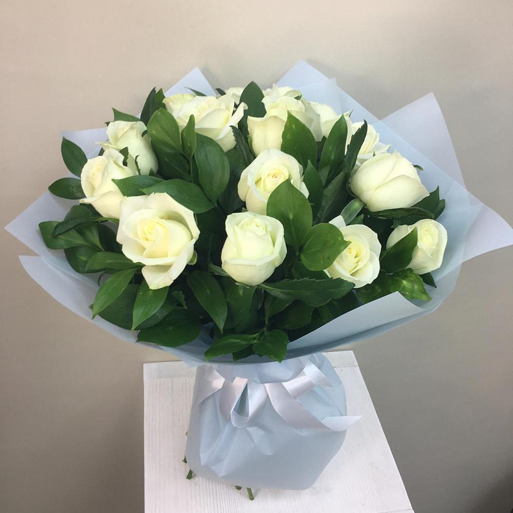 Букет 15 Белых роз Проуд в Комсомольском Республика Дагестан