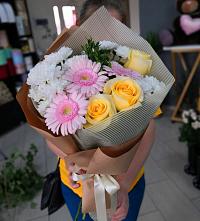 Букет цветов из:  Герберы, Розы и Хризантемы в Комсомольском Республика Дагестан