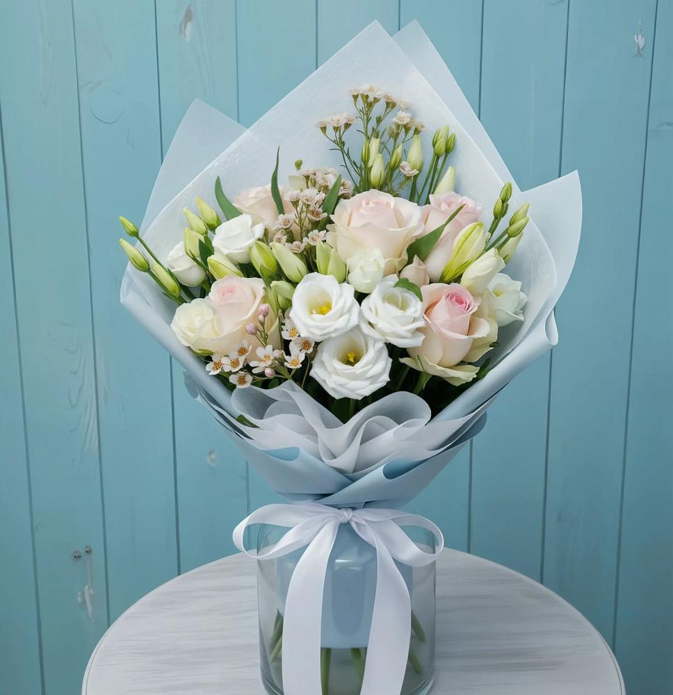 Букет цветов из: Розы и Лизиантусы в Комсомольском Республика Дагестан