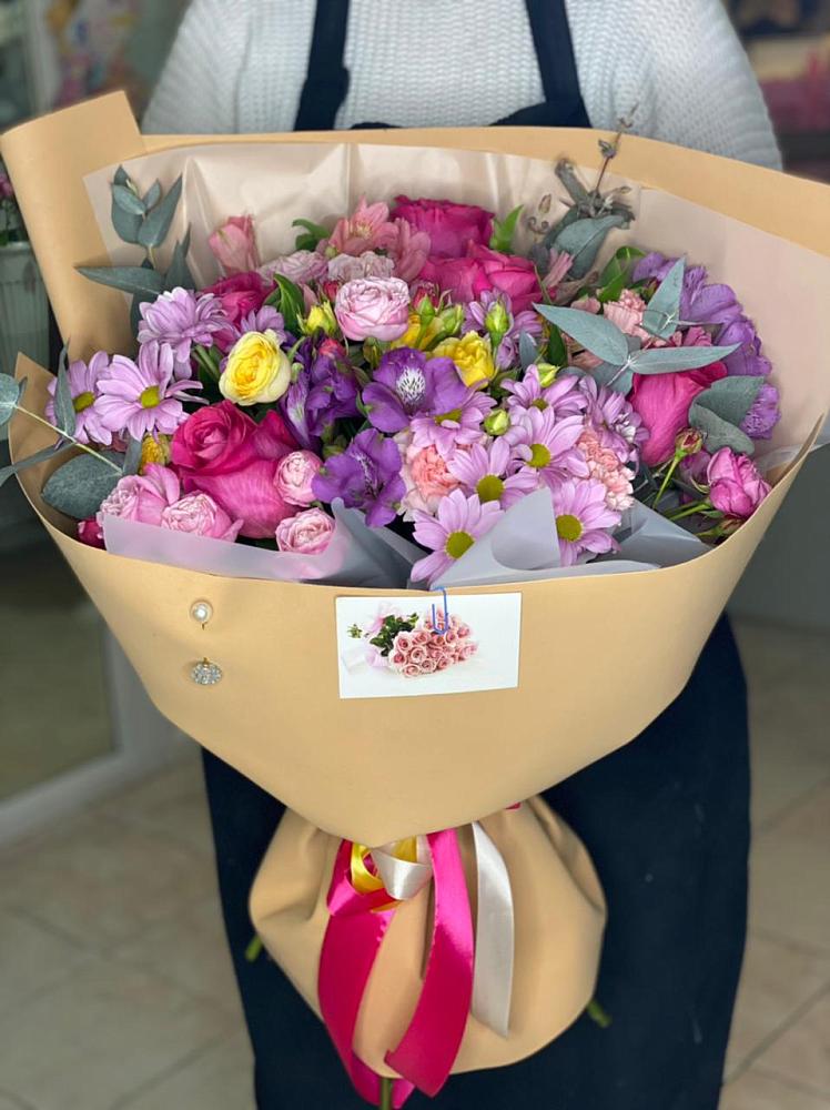 Букет цветов из: Хризантемы, Гвоздики и Альстромерии в Комсомольском Республика Дагестан