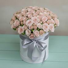 Цветочная композиция из Розы в шляпной коробке в Комсомольском Республика Дагестан