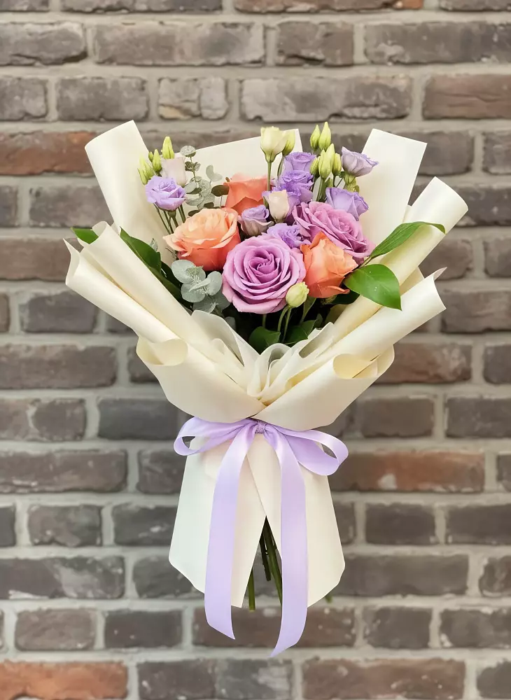 Букет цветов из: Лизиантусы и Розы в Комсомольском Республика Дагестан