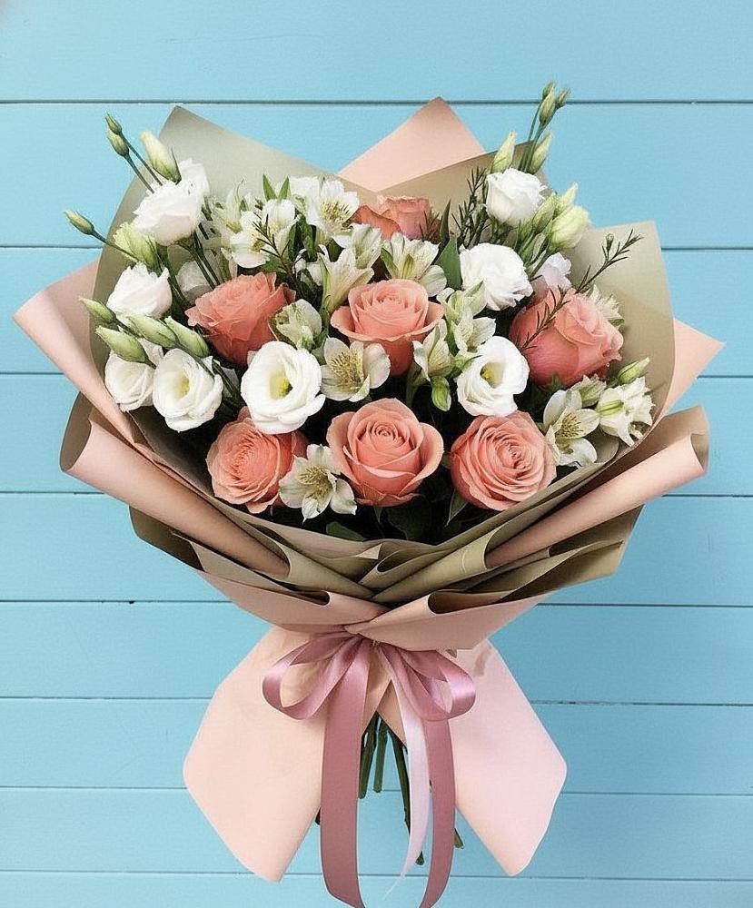 Букет цветов из: Розы, Альстромерии и Лизиантусы в Комсомольском Республика Дагестан