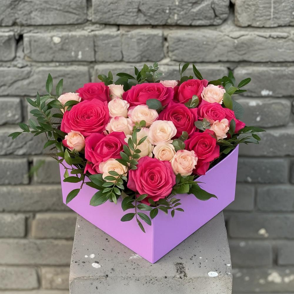 Цветочная композиция из Розы в коробке в Комсомольском Республика Дагестан