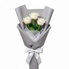 Букет 3 белые розы в Комсомольском Республика Дагестан