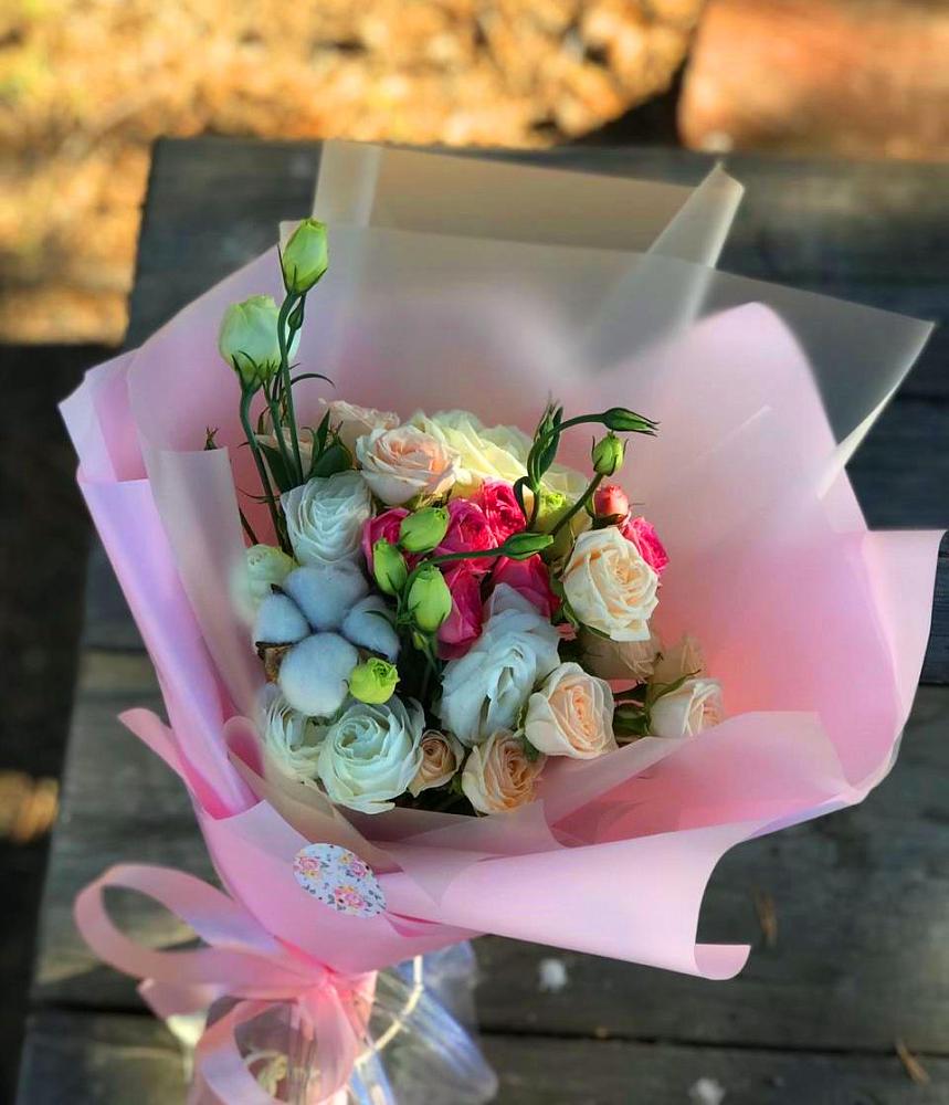 Букет цветов из: Розы и Лизиантусы в Комсомольском Республика Дагестан