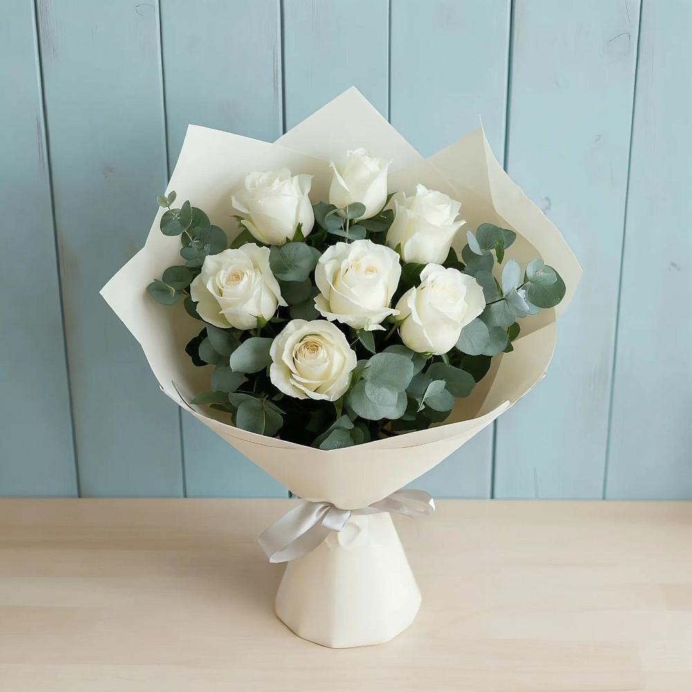 Букет Белые розы в Эвкалипте в Комсомольском Республика Дагестан