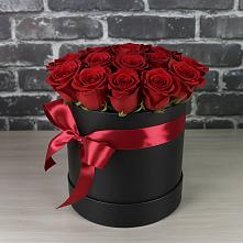 Цветочная композиция из Розы в шляпной коробке в Комсомольском Республика Дагестан