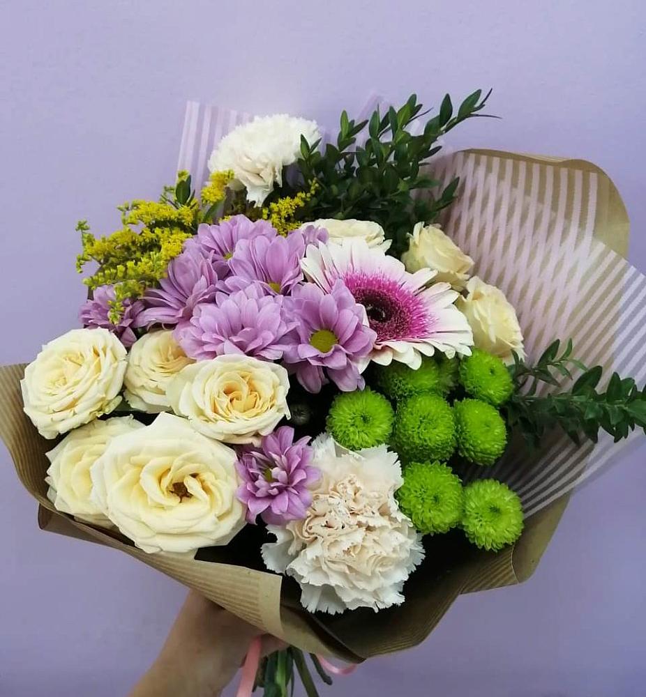 Букет цветов из: Хризантемы, Розы, Гвоздики и Герберы в Комсомольском Республика Дагестан