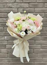 Букет цветов из:  Гвоздики, Розы, Лизиантусы и Хризантемы в Комсомольском Республика Дагестан