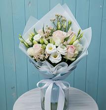Букет цветов из:  Розы и Лизиантусы в Комсомольском Республика Дагестан