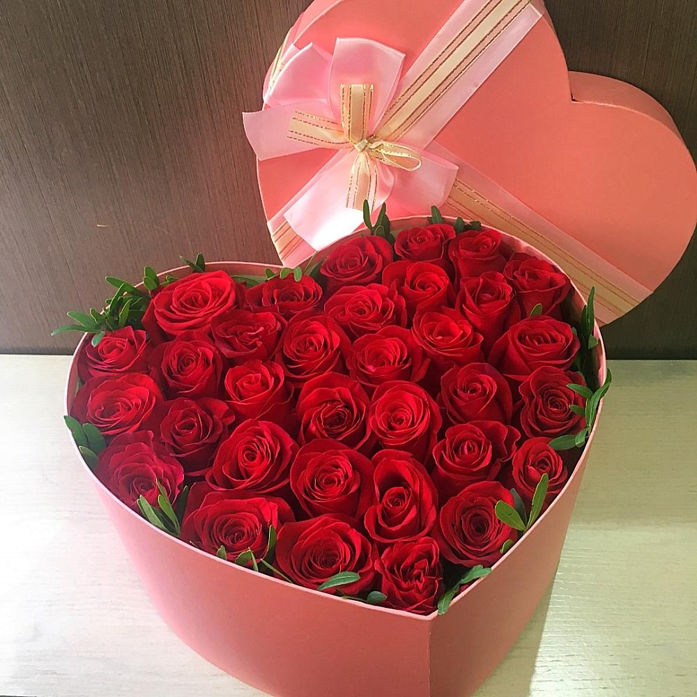 Цветочная композиция из Розы в коробке в виде сердца в Комсомольском Республика Дагестан