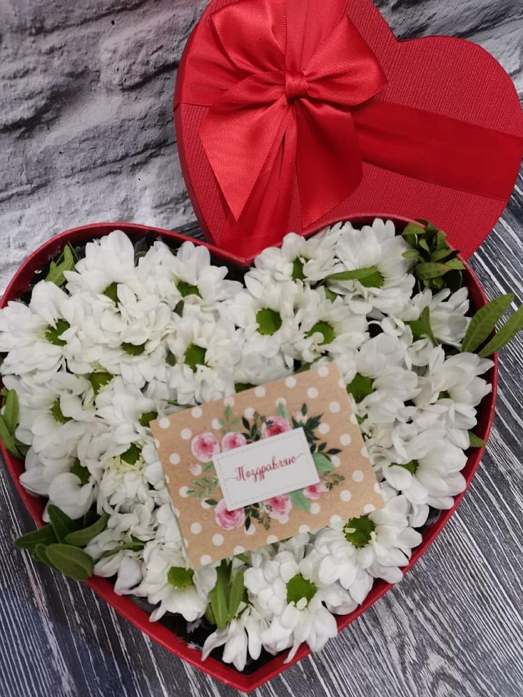 Цветочная композиция из Хризантемы в виде сердца в Комсомольском Республика Дагестан