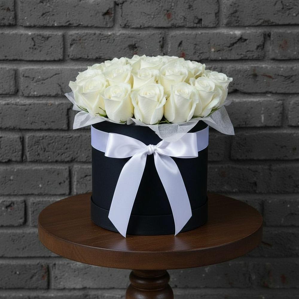 Цветочная композиция из Розы в шляпной коробке в Комсомольском Республика Дагестан