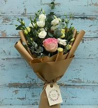Букет цветов из:  Розы и Лизиантусы в Комсомольском Республика Дагестан