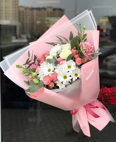 Букет цветов из: Розы, Лизиантусы и Хризантемы в Комсомольском Республика Дагестан