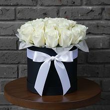 Цветочная композиция из Розы в шляпной коробке в Комсомольском Республика Дагестан