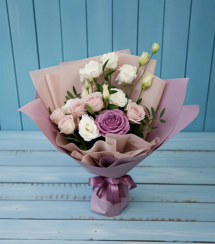 Букет цветов из: Розы и Лизиантусы в Комсомольском Республика Дагестан