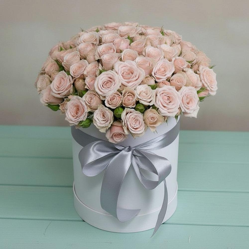 Цветочная композиция из Розы в шляпной коробке в Комсомольском Республика Дагестан